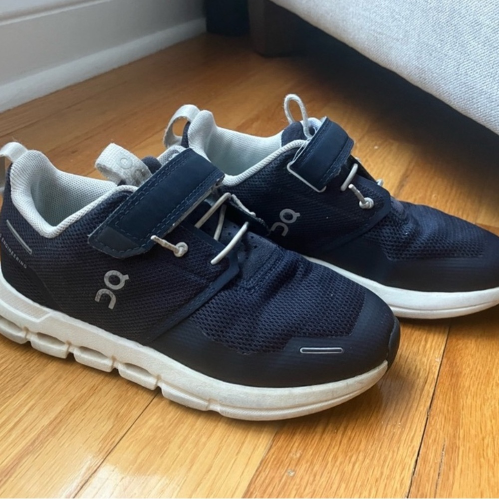 Kids Navy Sneakers- OnCloud size USK12